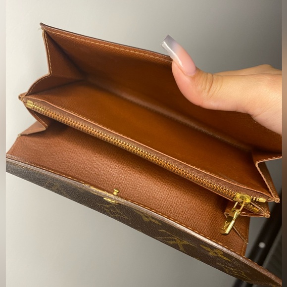 *SOLD 💘*****LV Monogram Sarah Wallet 💳 - Picture 2 of 11